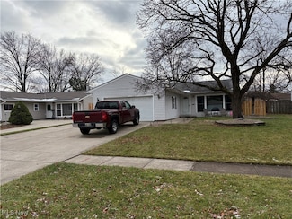 351 Lombardy Dr, Berea, OH 44017