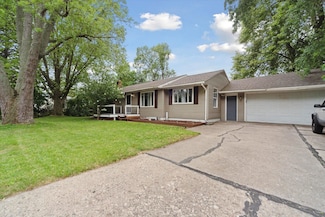 437 Iris Ave, Lansing, MI 48917