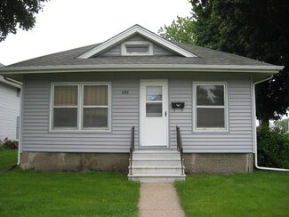 505 8th St, Nevada, IA 50201