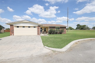 1205 E Ellis Ave, Davis, OK 73030