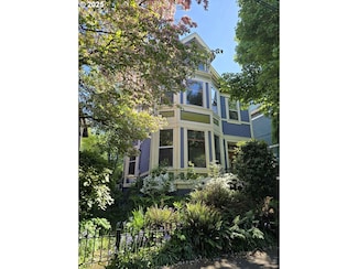 2122 NW Everett St, Portland, OR 97210