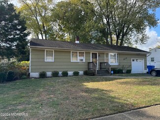 975 Raleigh Dr, Toms River, NJ 08753