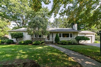 54 Ellis Dr, Worcester, MA 01609