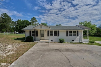 110 Texanna Ln, Raeford, NC 28376