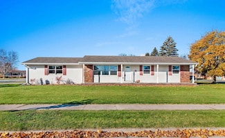 821 5th St, Kewaunee, WI 54216