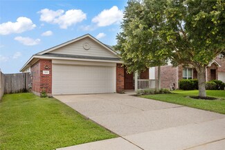 919 Yorkshire Hollow Ln, Fresno, TX 77545