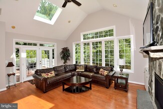 8391 Westpointe Dr, Fairfax Station, VA 22039