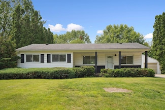 4013 Midway Dr, Waterloo, IA 50701