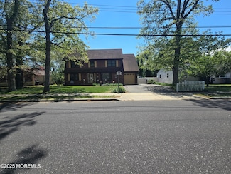 804 Brookside Dr, Toms River, NJ 08753