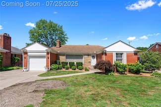 2112 Stanhope St, Grosse Pointe Woods, MI 48236