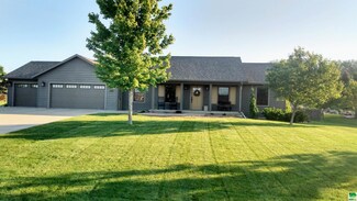 1114 16th St SE, Sioux Center, IA 51250