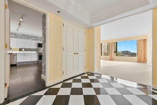 220 Boylston St Unit 1412, Boston, MA 02116