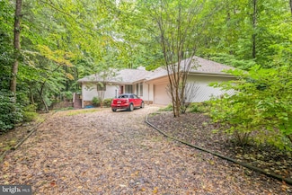 3702 Commodore Point Cir, Midlothian, VA 23112