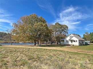 2124 River Rd, Hot Springs, NC 28743