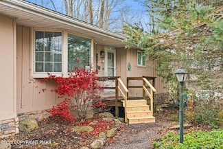 128 Winding Hill Rd, Pocono Pines, PA 18350