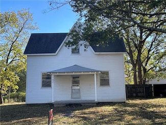107 E Pleasant St, Butler, MO 64730