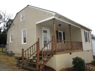 6822 Pulaski Ave, Fairlawn, VA 24141