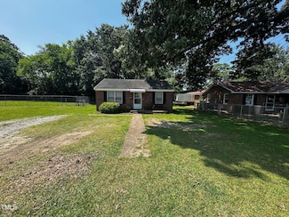 1445 E Chaloner Dr, Roanoke Rapids, NC 27870