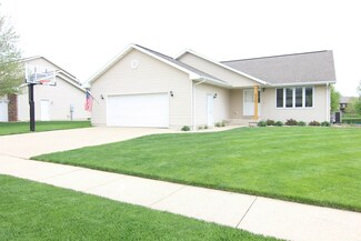 5322 Ironwood Dr, Cedar Falls, IA 50613