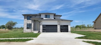 7012 Catalina Ct, Pleasant Hill, IA 50327