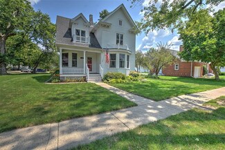 302 S College St, Blue Mound, IL 62513