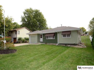 713 N Beadle St, Papillion, NE 68046
