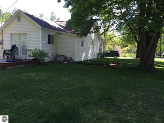 510 Ash St, Elk Rapids, MI 49629