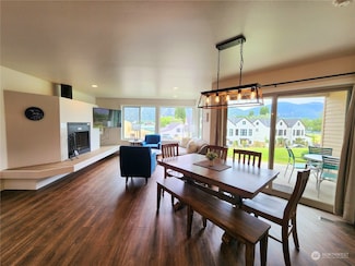 1 Lodge 633-F, Manson, WA 98831