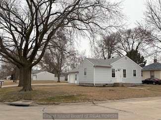 621 Bischeld St, Grand Island, NE 68801