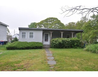20 Manhattan Ave, Fairhaven, MA 02719