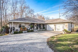 9799 Lake Rd, Gillespie, IL 62033