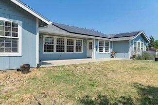 1835 Drury Ln, Grants Pass, OR 97527