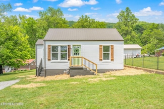 309 Evergreen St, Harriman, TN 37748