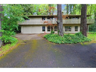 3250 SW Underwood Dr, Portland, OR 97225