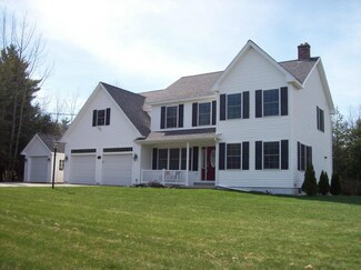 15 Crestview Dr, Orono, ME 04473