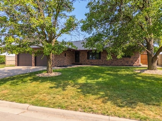1413 Bethany Ln, Pontiac, IL 61764
