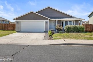 710 Columbus Ave, Moxee, WA 98936