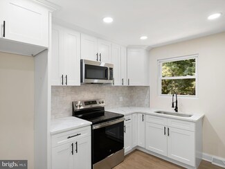26 Worral Ct, Newark, DE 19711