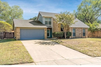 707 Creekside Dr, Euless, TX 76040