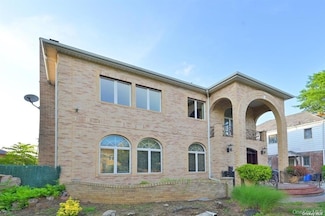 10835 66th Rd, Forest Hills, NY 11375