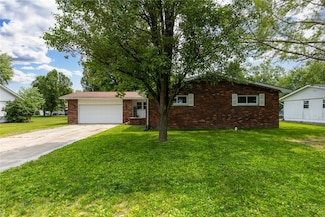 1010 N Wenthe Dr, Effingham, IL 62401