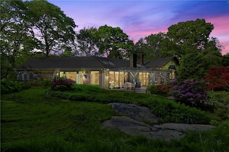 989 Mooresfield Rd, Wakefield, RI 02879