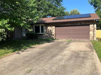 501 Saint John Dr, Belleville, IL 62221