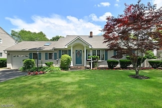 736 Boyd Rd, Paramus, NJ 07652