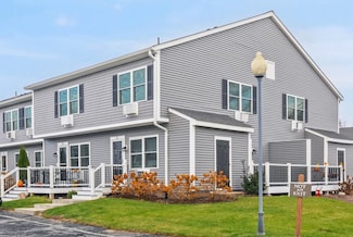 200 Post Rd Unit 411, Warwick, RI 02888