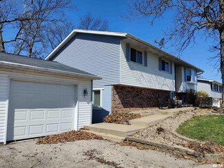 4203 S Lake Camelot Dr, Mapleton, IL 61547