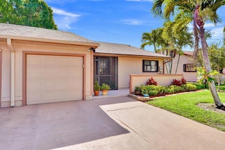 124 Mayfair Ln, Boynton Beach, FL 33426