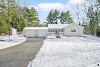 17 Elizabeth St, Granby, CT 06035