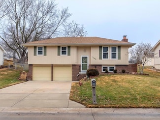 7406 NW Belvidere Pkwy, Kansas City, MO 64152
