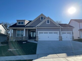 1309 Ravenwood Ln, Mahomet, IL 61853